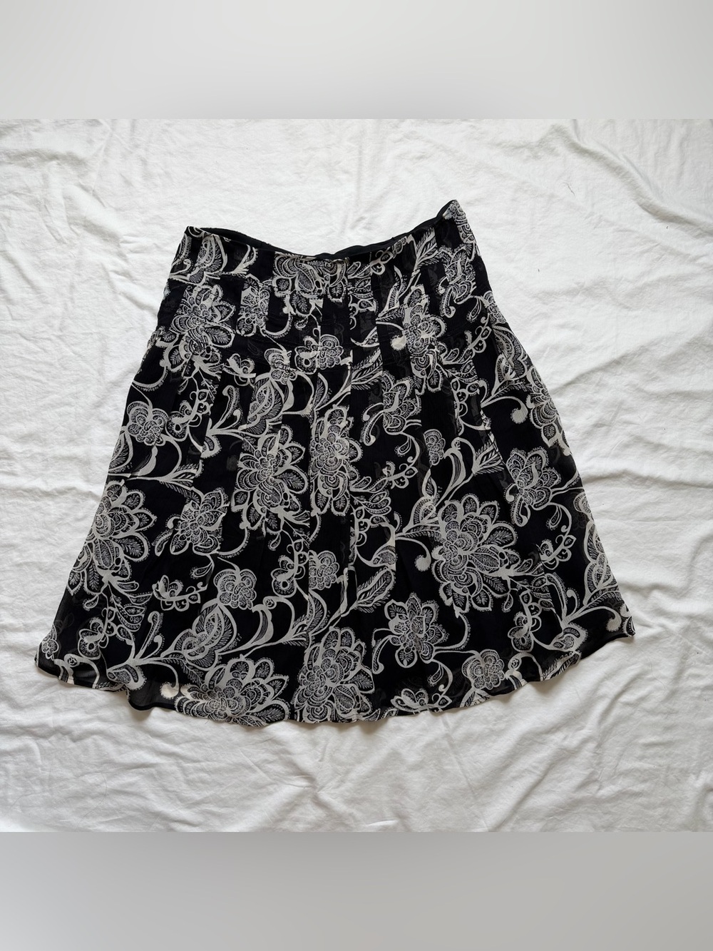 Oscar de La Renta 100% silk Black Paisley Midi Skirt